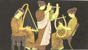 Conjunto grego tocando harpa, cítara e lira